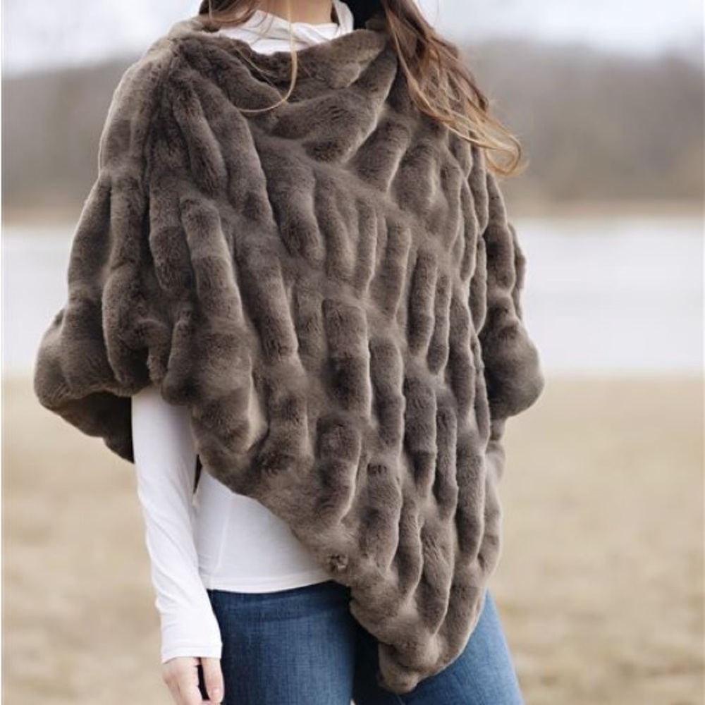 Faux Fur Poncho - Picture 6 of 7